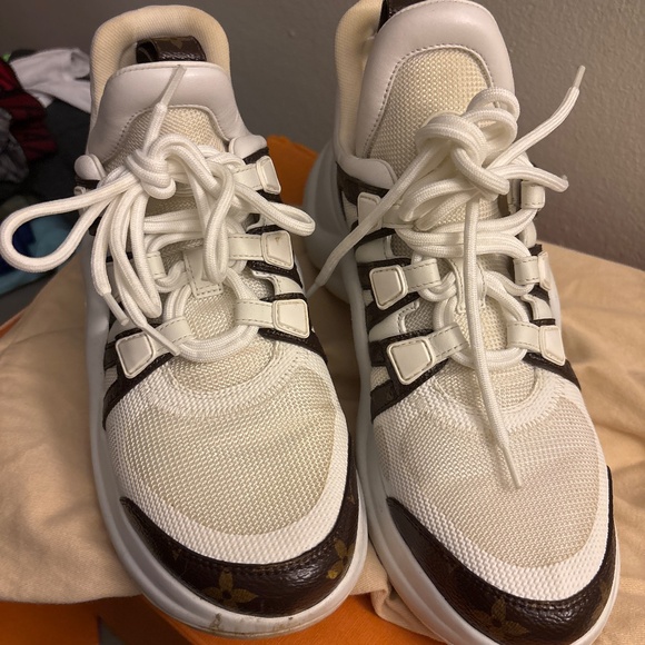 Louis Vuitton sneakers - Picture 1 of 4